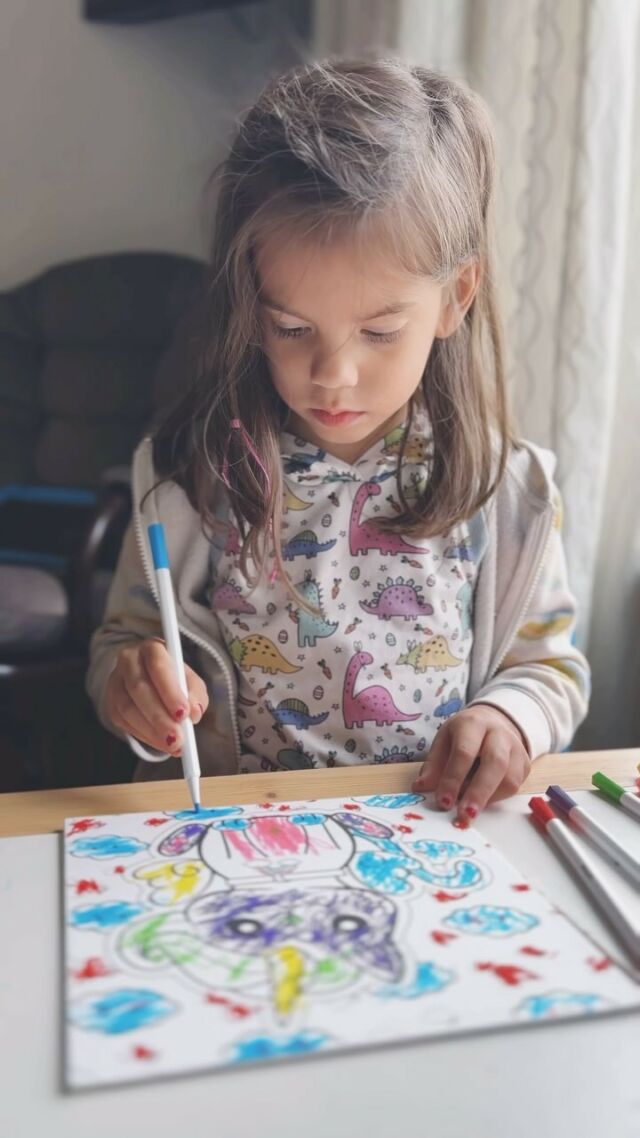 I was practicing some new skills for getting cute videos of the kids.. so I pestered Zoe while she was coloring haha. She’s a good sport.

#diyfamilyfilms #preschooler #coloring #minifilm @diyfamilyfilms